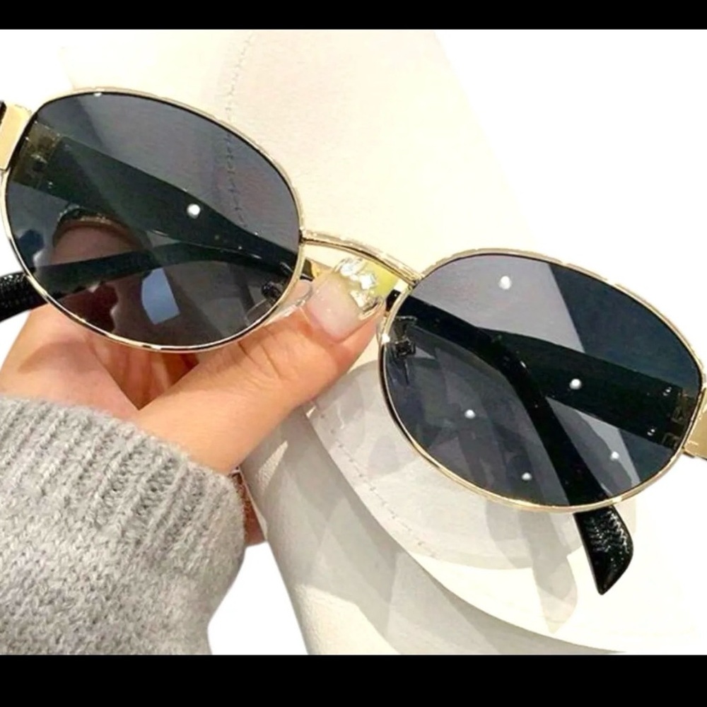 Vintage Gold Oval Sunglasses • Chic 90s Retro Sunnies. - Picture 2 of 3